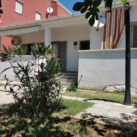 Casa de Férias Luce Povljana